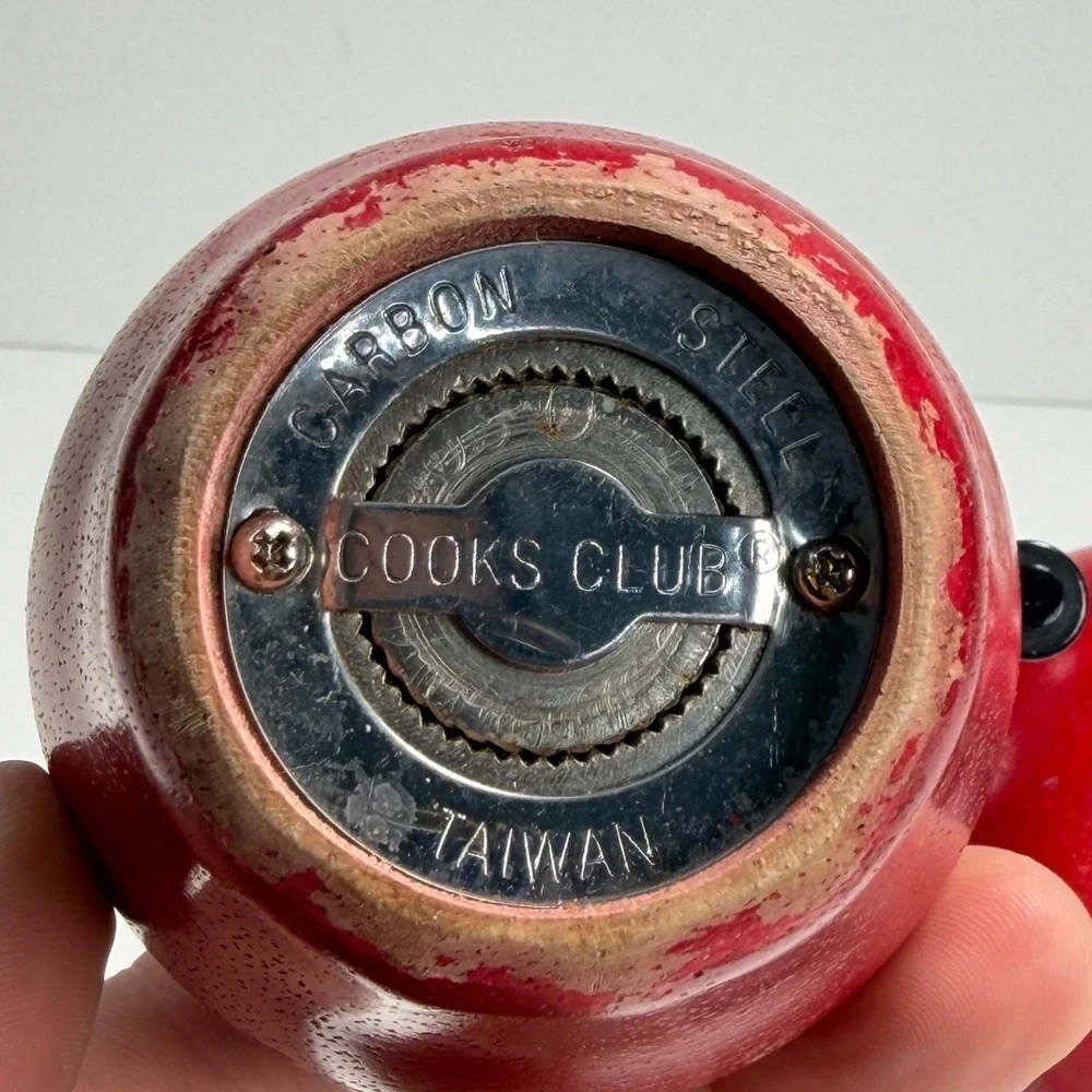 Vintage Cooks Club Wooden Apple Salt and Pepper‎ Shaker Set Red Cottagecore